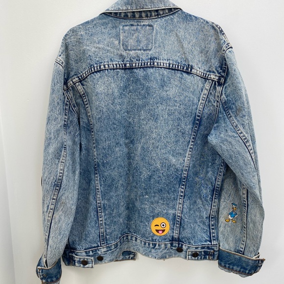 Vintage Levi’s acid wash jean jacket, size M, patches included. - Picture 2 of 2